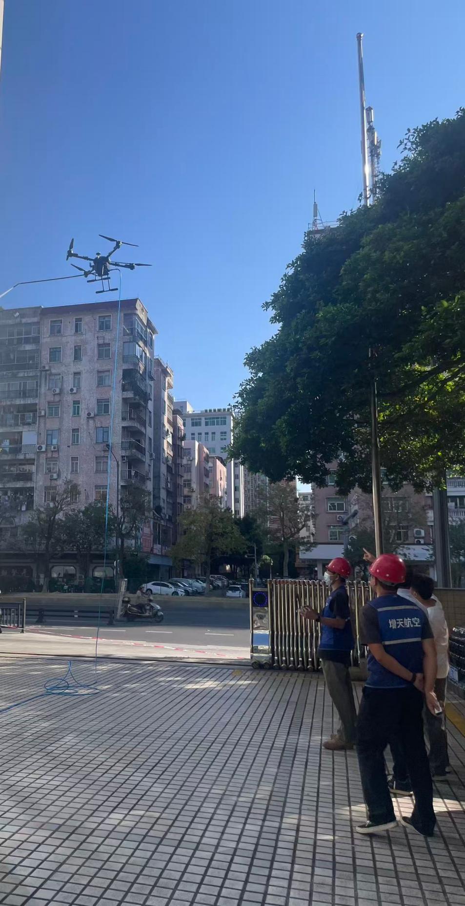 高楼外墙“高空沐浴”作业现场